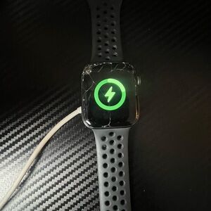 Apple Watch Series 4, 44mm Nike edition